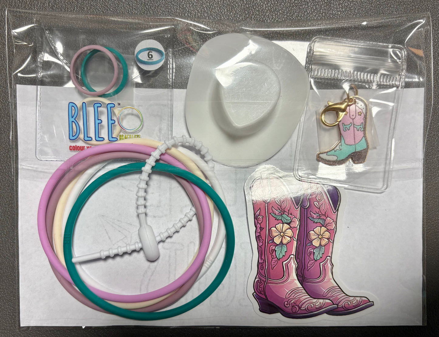 PINK COWGIRL mini BLEE flight