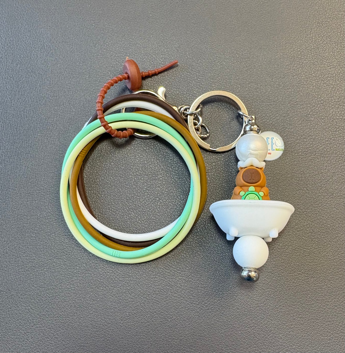BLEE MINI FLIGHT WITH CAPYBARA BATHTUB KEYCHAIN