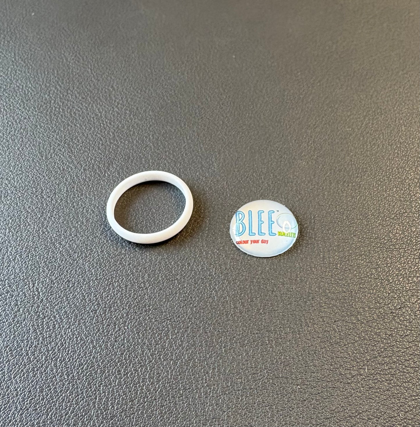 RING: PEARL WHITE.