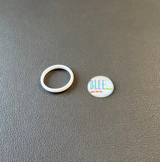 RING: PEARL WHITE.